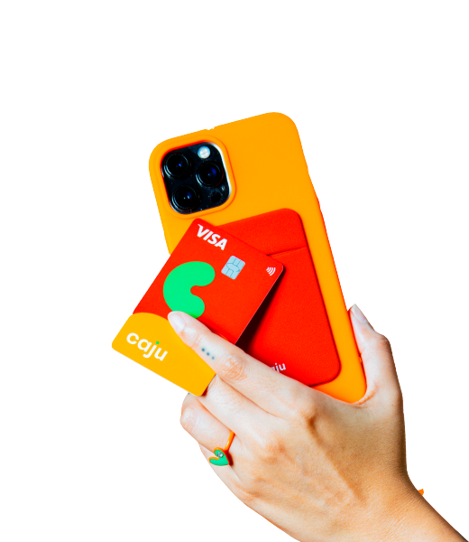 Mão segunrando um cartão e um celular